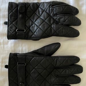 Hundred percent leather gloves 🧤
